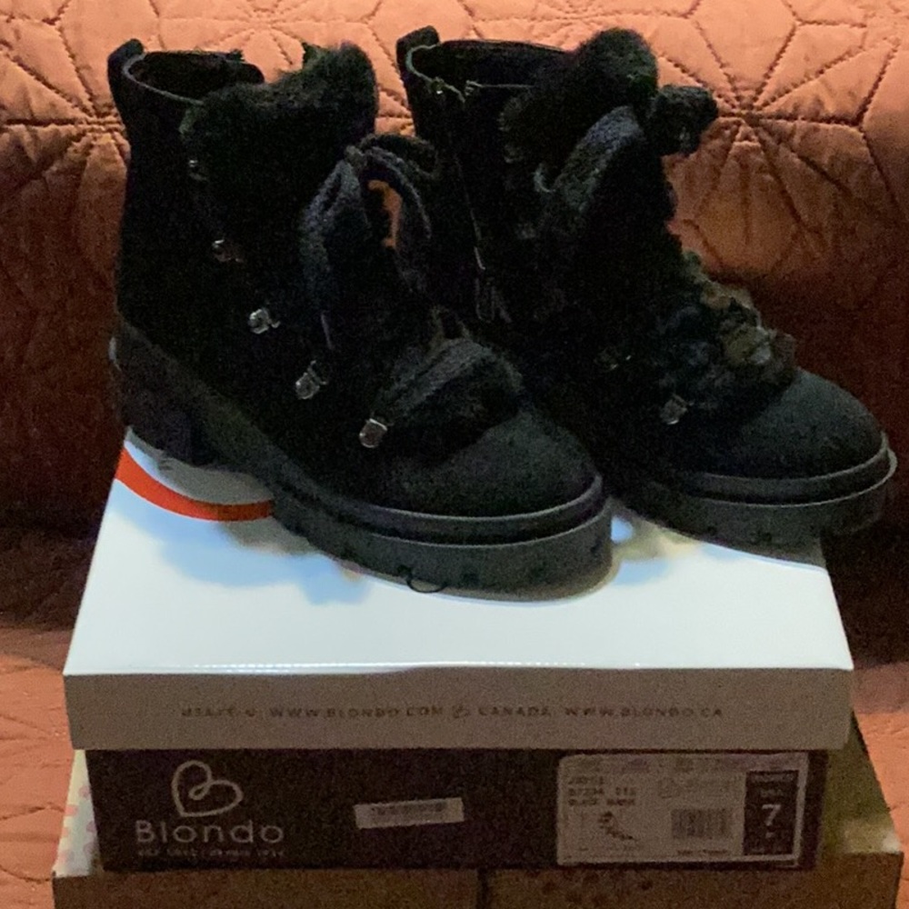 Blondo Suede Leather lace up boots